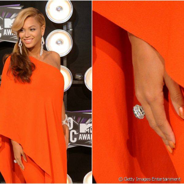 Em uma produ??o monocrom?tica para o MTV Music Awards 2011, Beyonc? combinou a cor do vestido com o esmalte e apostou no laranja 